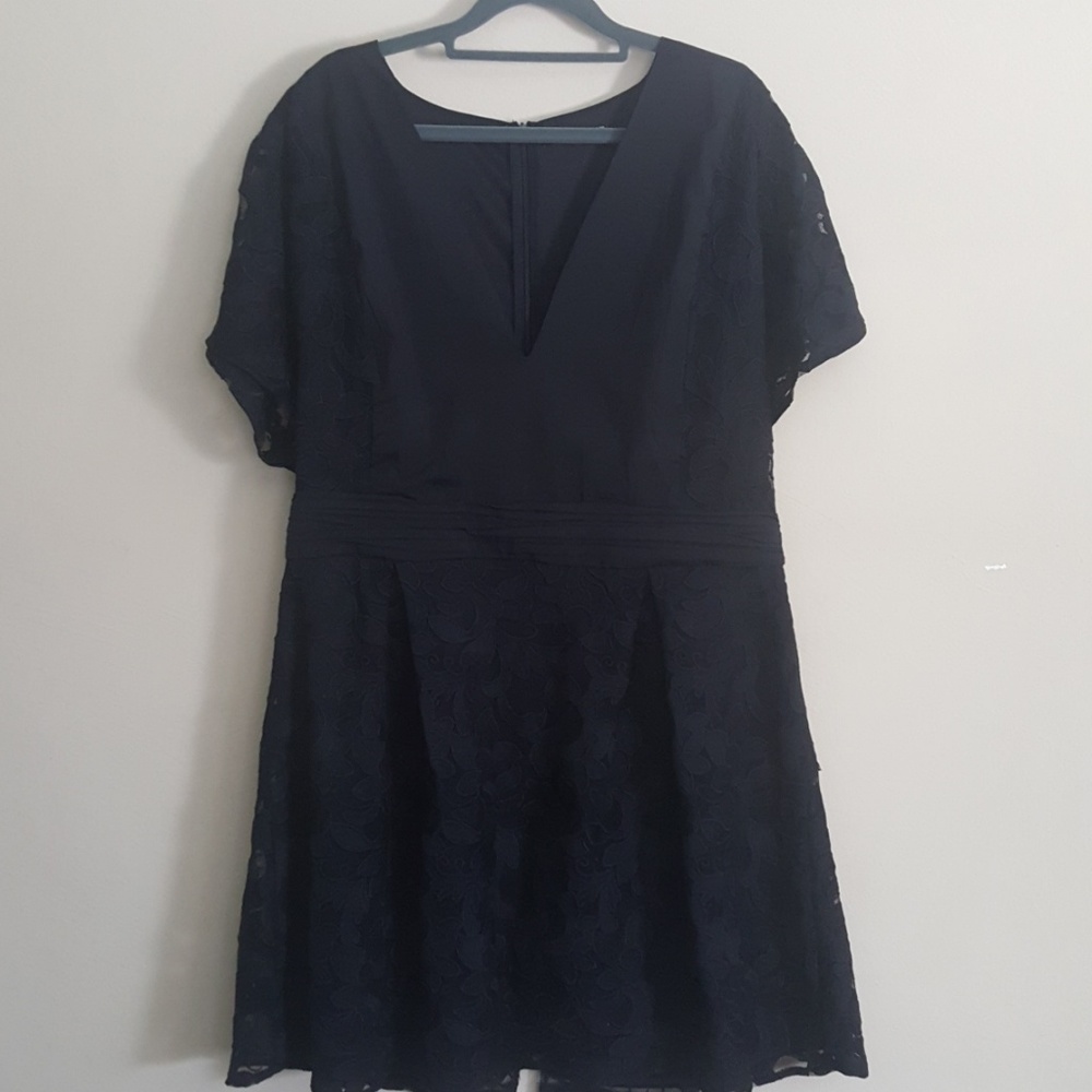 BOOHOO v neck black lace dress size 16 (US)